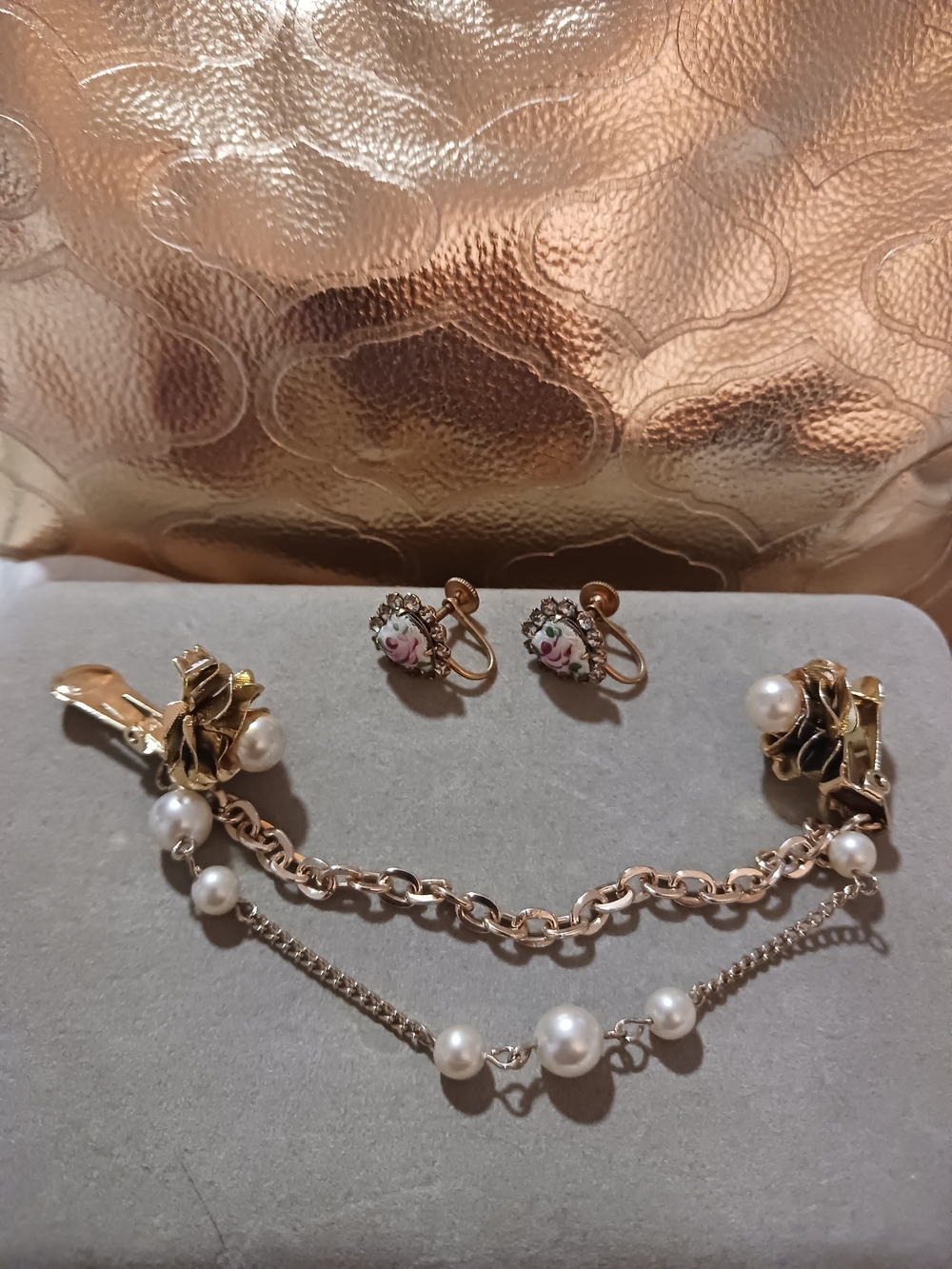 Vintage-Inspired Gold Pearl Sweater Clip & Floral Clip-On Earrings Set